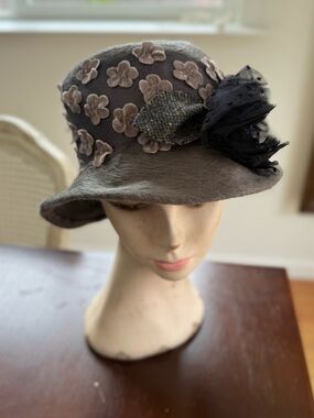 Grevi Gray Floral Appliqué Cloche Hat with Black Net Accent
